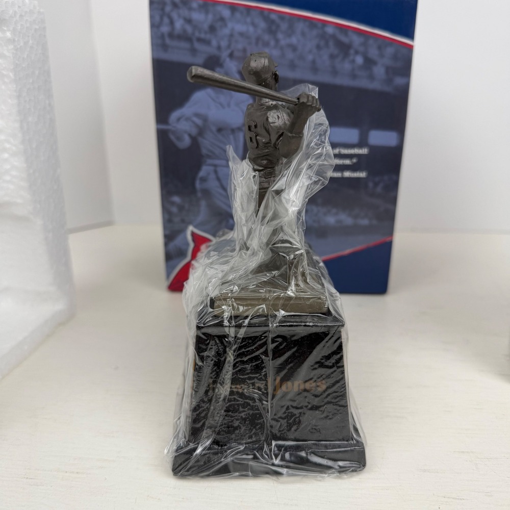 St Louis Cardinals Stan Musial The Man Replica Statue Edward Jones SGA Figurine - Picture 10 of 12